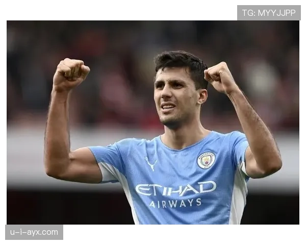 罗德里积极互动球迷，场外亲和力持续升温