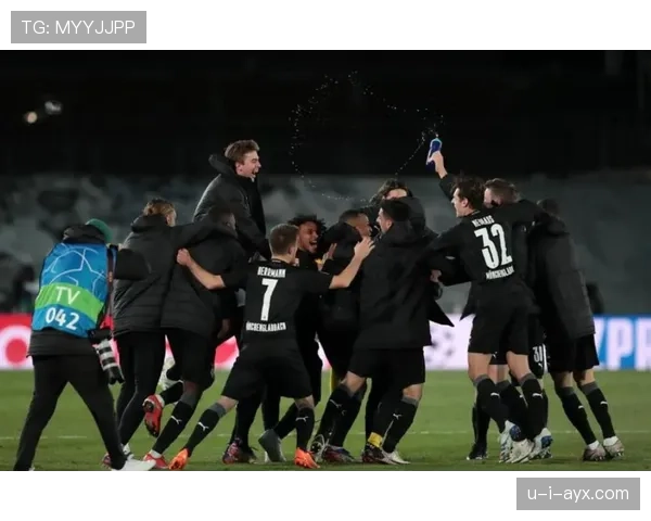 欧冠联赛淘汰赛阶段各队表现稳健，竞争格局走势清晰