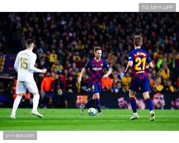 巴萨进攻体系过度依赖边路，中路渗透能力受限影响战术多样性