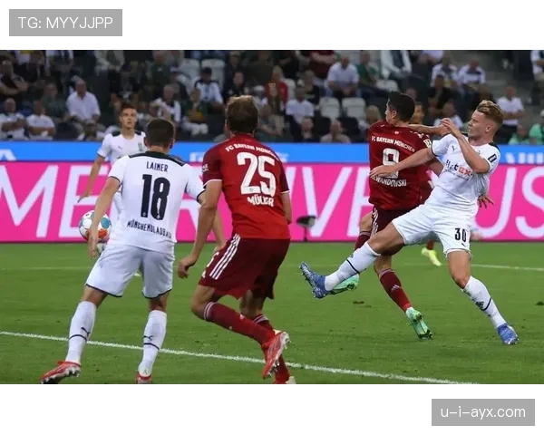 拜仁防线问题持续暴露,近期比赛稳定性承压 拜仁防线问题持续暴露,近期比赛稳定性承压